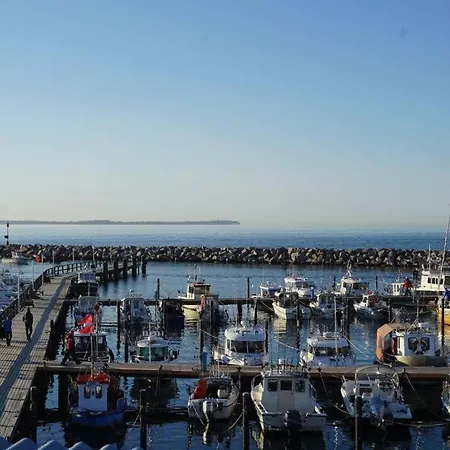 De Luette Modern Retreat Glowe